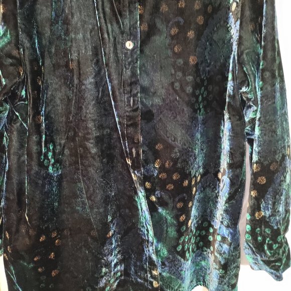 White Stag Woman - Beautiful Button Down - Picture 3 of 5